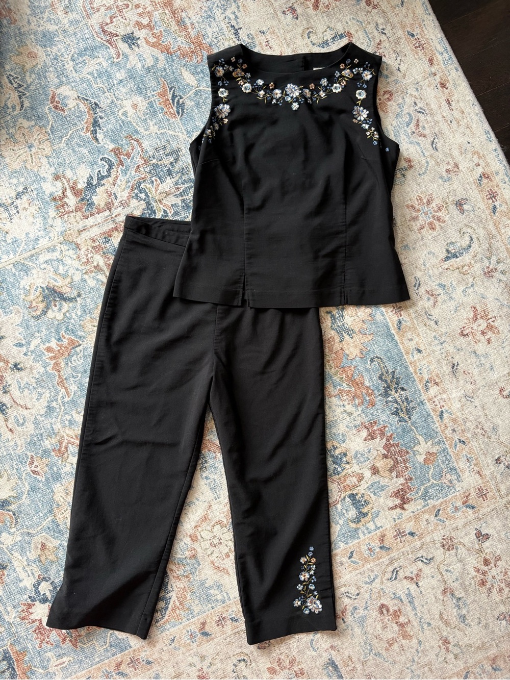 Vintage 2 piece embroidered set!!!